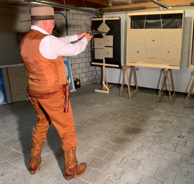 Im Indoor-Stage mit CO2 Waffen